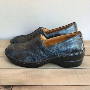 GH Bass Sheena Blue Tooled Textured Slip On Shoes Clogs 9M Fits Like 8.5